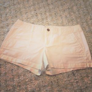 Old Navy White 3.5" Shortie!